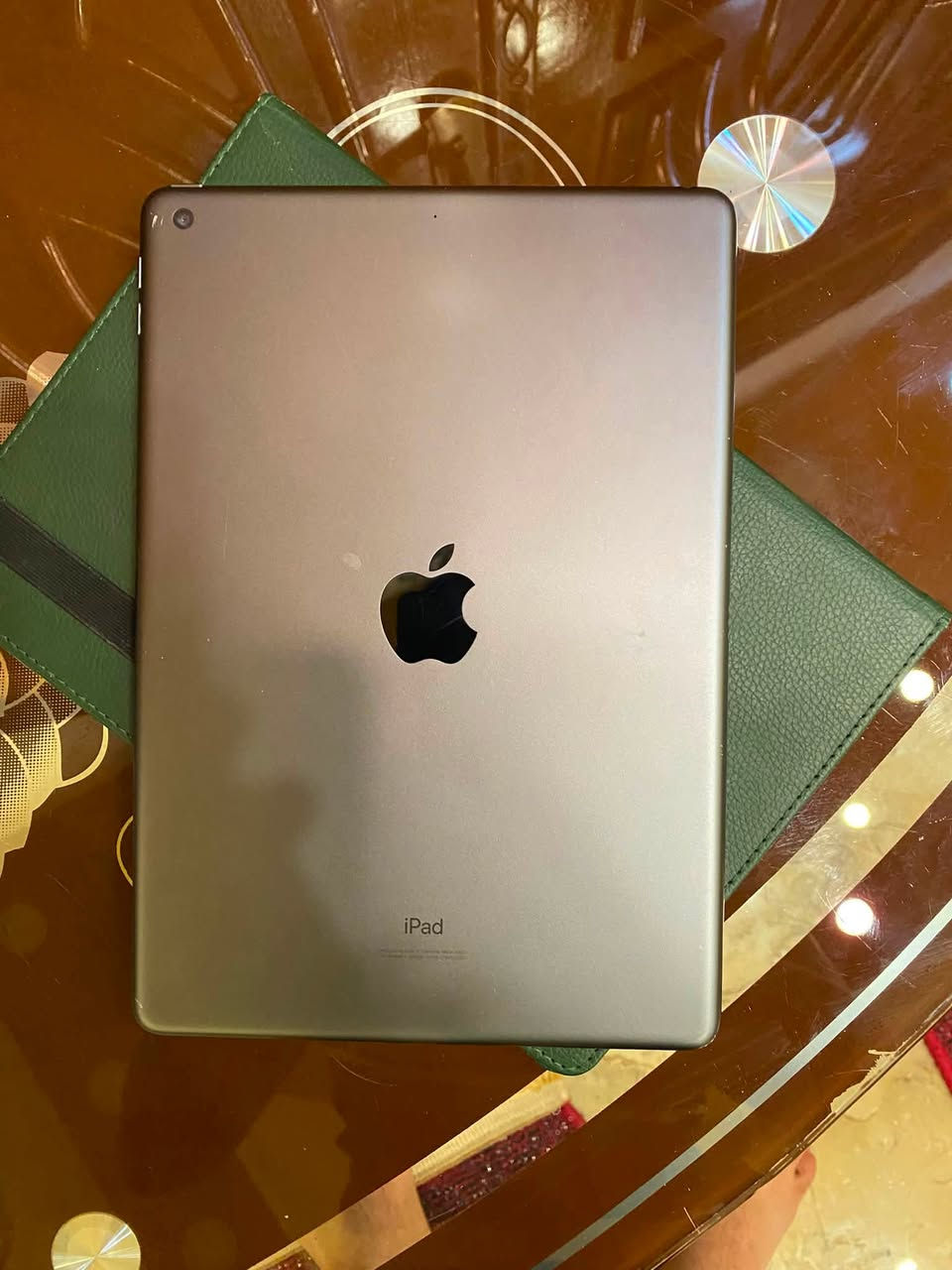 للبيع - iPad 9 الجيل التاسع
الحالة: نضيف جداً - استخدام شخصي للدراسة فقط  
المواصفات:
 •  السعة: 64GB
 •  البطارية: 94% - عدد الشحنات 400 مرة فقط
 •  الملحقات: كاملة 
 •  الكفالة: مكفول شرط الفحص

السعر: 270,000 دينار - وبـ مجال بسيط جداً  
المكان: الناصرية - المركز  
للتواصل: ***********
