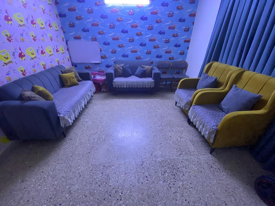 للبيع غراض نظيفة وبحالة ممتازة
 تخم 7 مقاعد: بلونين (رصاصي وخردلي)، يجي ويا الكوشات والمفارش مالتة كاملة، وما بيه أي ضرر أو عيب نهائياً.
 مرجوحة لون أسود: جديدة تماماً، ومو مفتوحة ولا مستخدمة نهائياً.  
الموقع: بغداد
للاستفسار ومعرفة التفاصيل أو السعر
واتساب 
***********

نص مكتوب في الصور:
- جيبها مرجوحة حريم السلطان وشوف ضحكتها
- مرجوحة حريم السلطان