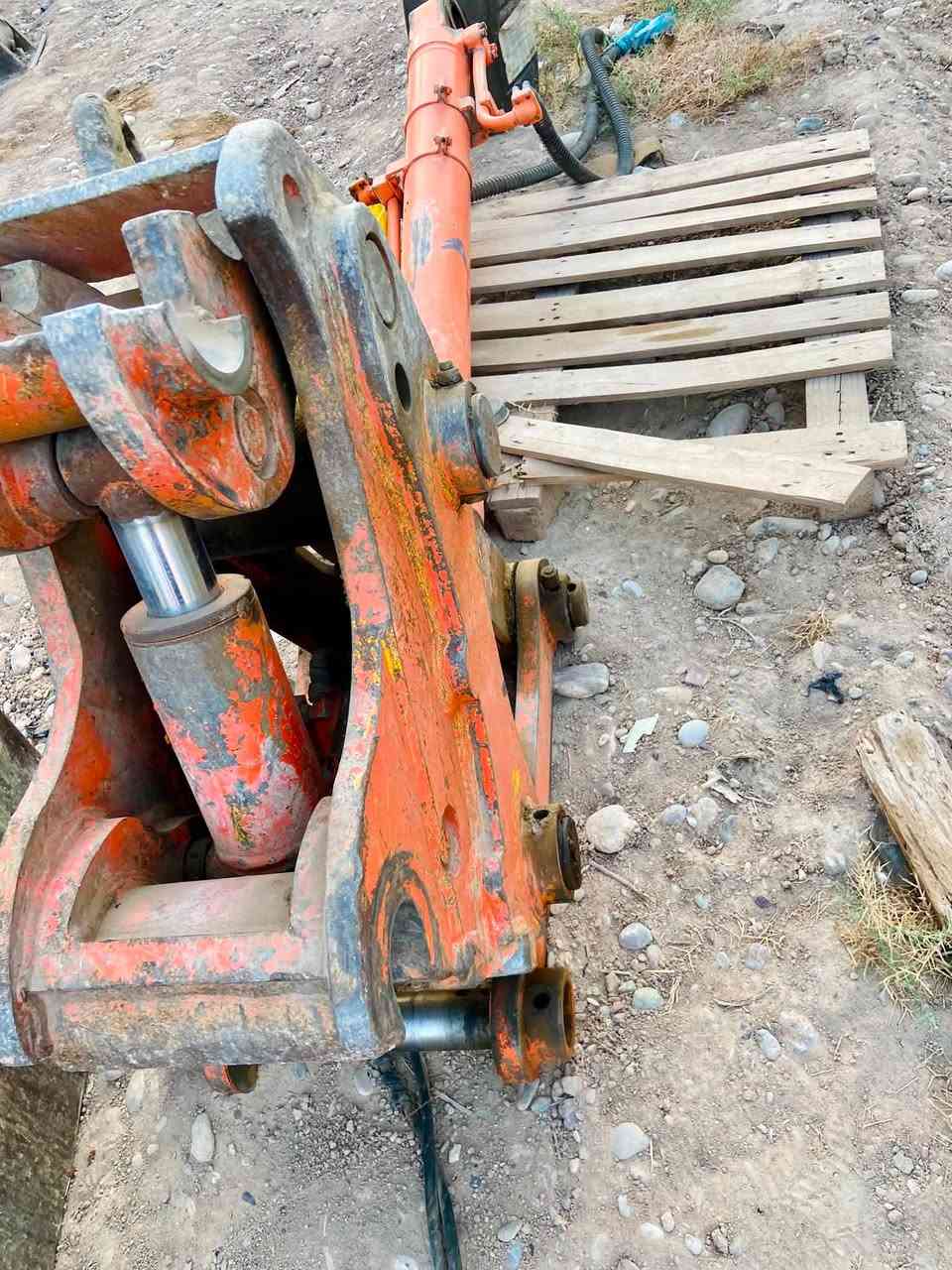 عندي 8تايرات هاذا النوع نضيفات وهاي الكماش للبيع انتصل وكلف بل نشر ***********
