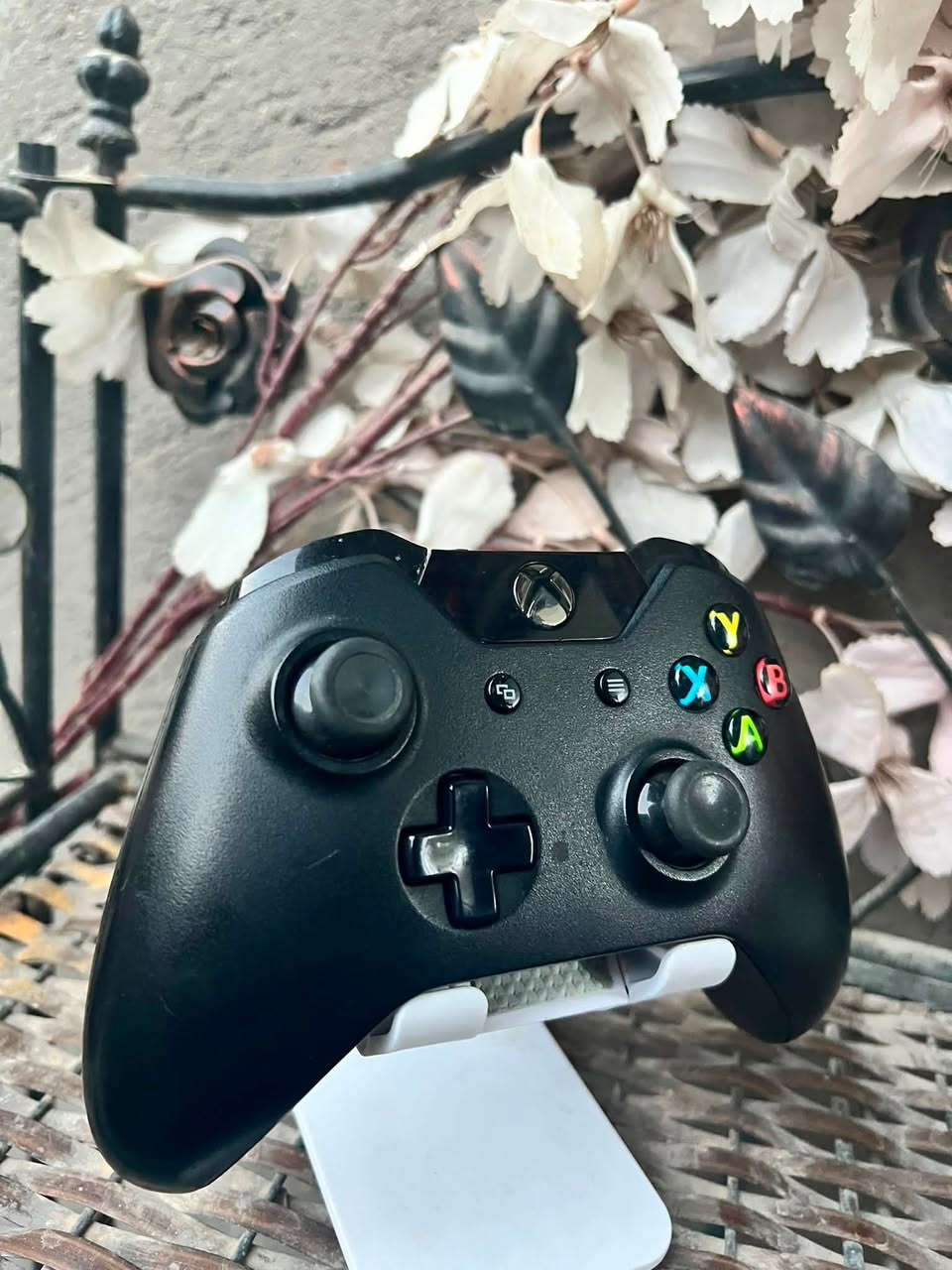 (Xbox One S) 

ذاكره 500 لوك ستيكر 

جوستك وحده وكيبلات التشغيل 

سعر الجهاز 150 الف 

خدمت التوصيل جميع محافضات العراق 

عنواني بغداد 

*********** الحجز واتساب فقط
