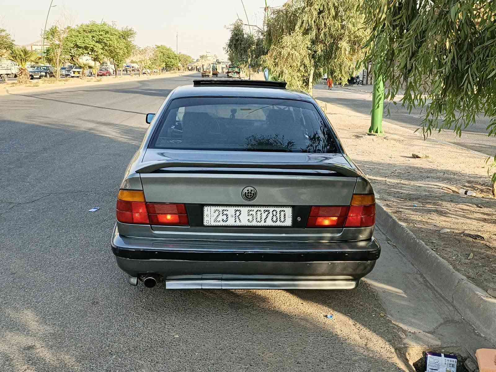 السلام عليكم ورحمة الله وبركاته 520 مسكر كير عادي تايرجديد باتري جديد كأردن جديد صدر جديد ويل خليه جديد خياس مابيها السياره خلاص ترايك وين مايعجبك محرك كير شرط 
سنويه ٣١ هزه جديده 
سستم سماعات باله جامات كهربائي 
فتحه سقف شغاله 
ماشيله معامله مال كوبون بانزين فقط باقيه على الاستلام 
مابيها ضربه 
مال جناي سعرها 50 وبيها مجال الشراي *********** 
الي مايعرف بيهن لايكسر بيها وكلشي اكو. بالسوك حتا ب ١٥ ورقه 
مايعجبك المنشور اعبره
