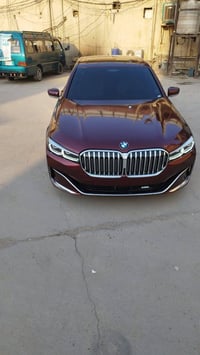 بي ام دبليو ٧٥٠i • دفع رباعي xDrive • V8 تيربو