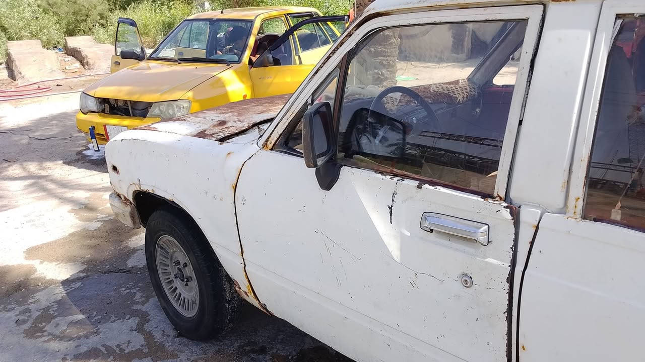 سلام عليكم بيكم تيوتا موديل ٨٢ للبيع رقم اصفر راعيه موجود بس ماندله العنوان ميسان كير خير من الله مكينه بيه خيط بخار تنقيص قليل السعر 10 ورقات او بيه مجال للشراي ***********/واتساب ***********
