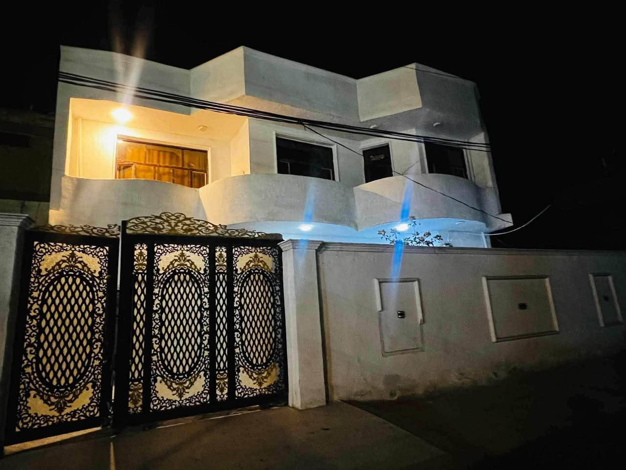 ‼️دار لـلـــبيـــع  ‼️مــوقـــع مـمـيـز📍خـلـف التـجـاري
الــمــســـاحــــه : 237 م ونص
الــمـوقــع : حي المرتضى - شارع الطاقه 
الــــــواجــهـــه : 13 م
……………………………
نــــــــوع الـعـــقــار : طــــابــــو صـــرف
حــالـة الـعـقـار : -  بــنــاء 2014  مــكـــون مــن طـابـقـيـن ط1 يـحتـوي عـلى-غــرف نــوم -2
-مـطبـخ - اسـتقـبال - هــول  مـجـمع صـحـي 
ط2 يـحــتــوي عـلى 3 غــرف نــوم مـجـمع صـحـي 
……………………….
الـــســعـر - خــــاص 
*****************
(شــركــة #حــافــظ للأسـتـثـمار الـعـقـاري)
مـوقـعـنا : بـابـل شـارع 60 - مـجـاور كـافـتريـا سـيف بـقلي
نـستـقـبل جـمـيع الـعروض الـعـقاريـه ↪️
بـيع -شـراء - تـعـقيب - إجـازة بـناء - إفـراز- رهـن 
******************
للأسـتفـسار او الأتـصـال ↪️
 📞***********
📞***********
