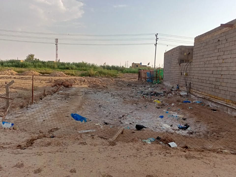 قطعة زراعي 250 متر بحي السلام قرب الالمنيوم ماي ومجاري وكهرباء  تبليط قريب عليها منطقة مشمولة بالتطويب مواجهة لسجة القطار بجهة الالمنيوم مو بجهة سيد خضير للاستفسار الاتصال على الرقم  ***********

