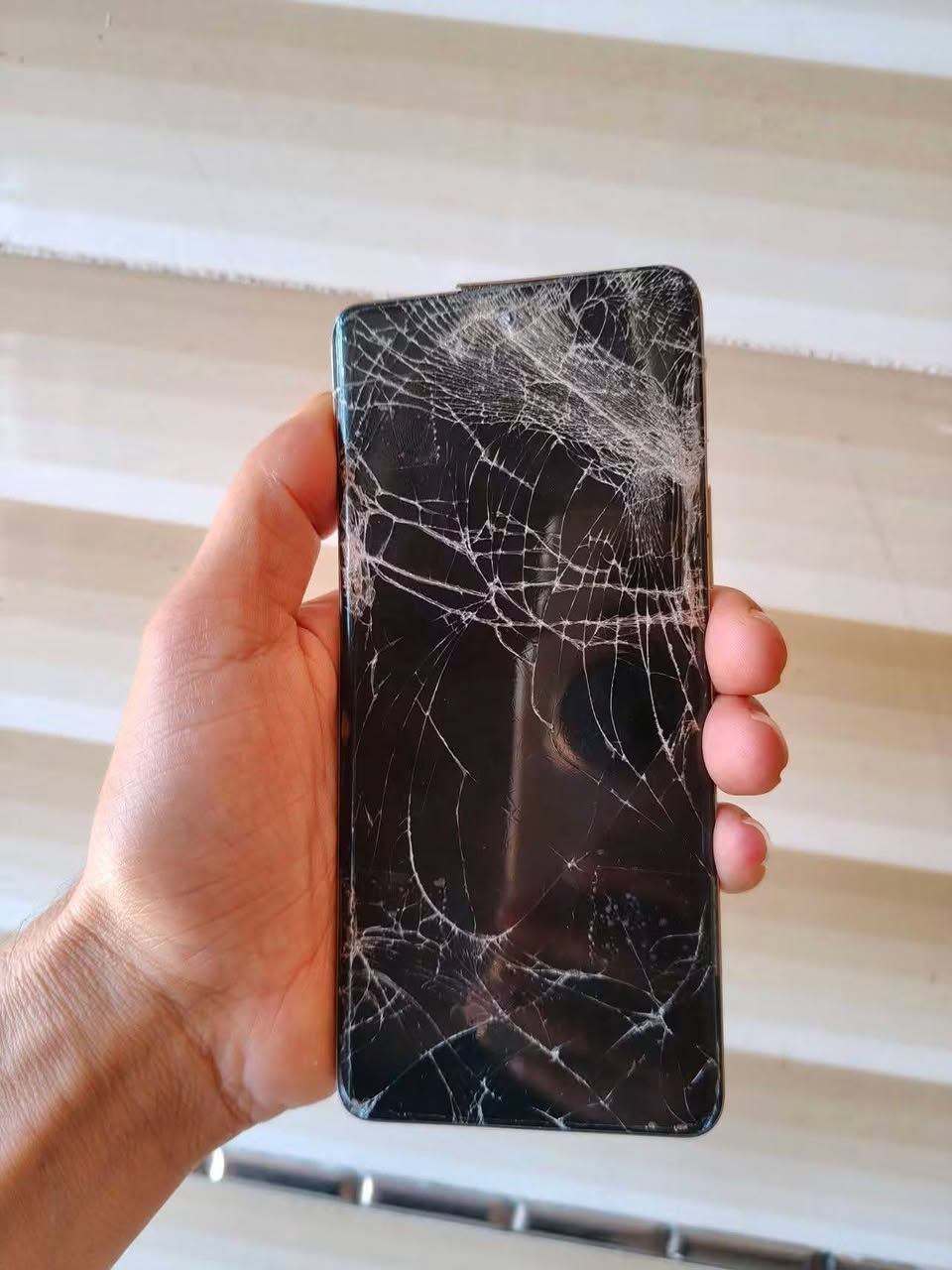 ريلمي 12 برو بلص الشاشة والشاصي والبورد مكسور ابيع على وضعه كوم حديد الياخذه تفصيخ يستفاد غراض منه
مكاني واسط ماعندي توصيل التواصل ***********
