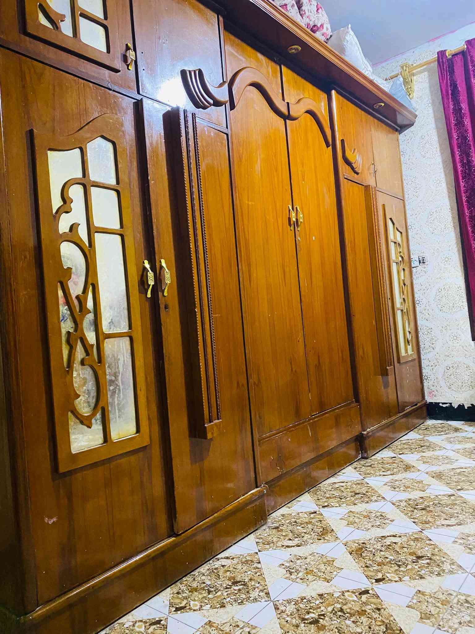 يالله سلام عليكم غرفت أ خشاب  كاملهً بس نقص بوفيه لبيع مستخدمه الصاج الصلي *********** بي واتساب  السعرو 850وبيه مجال
