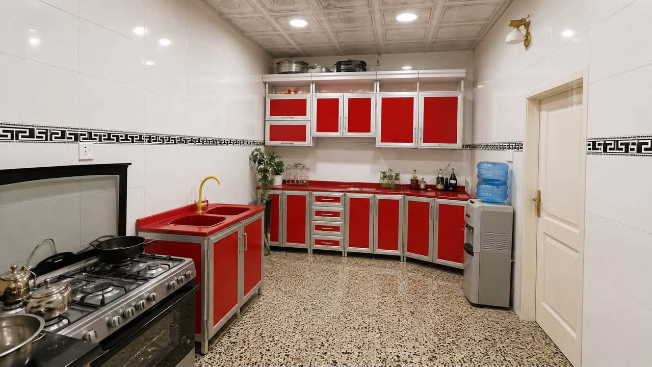 سلام عليكم بيت زراعي بل مشتل شارع المدارس المساحة ٢٥٠ الواجهة ٥ النزل ٤٢ البيت من جوة يفتح ٨ ونص نباء جديد  مدخل واحد استقبال  ورا منور صالة جبيرة غرفتين نوم  ٢ مناور 
٢ حمام الفوك نفس الجوة بس الفوك يحتاجلة كاشي وبياض  سعرة ١٣٨ بي مجال بسيط ..
***********
