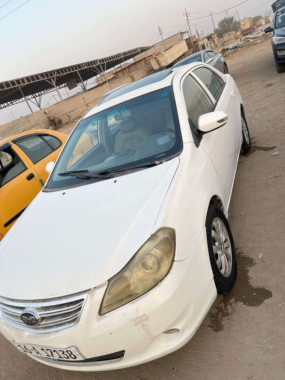 بي وأي دي ٢٠١٣ للبيع
السيارة خير من الله مكينه و كير 

مكفولة مابيها ضربه و لا صبغ 

مكينه وكير بلادي مال شركه اوتماتيك 

السيارة باسمي مكانها كربلاء حولي سيد جودة 

رايدها ب ٤٢ ورقة بيها مجال قليل 

رقم الهاتف ***********
