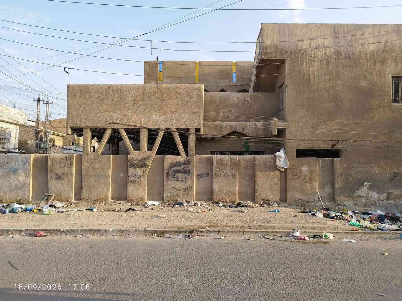 دار للبيع مقسم الى مشتملين المساحه ميتين 200متر ركن خلف الشارع العام شارع الرئيس للبو دشير الإتصال على الرقم التالي ‏‪***********‬‏يم السوق  الدار فارغ.

نص مكتوب في الصور:
- 18/09/2026 17:06
- 18/09/2026 17:04
- 18/09/2026 17:03
- 18/09/2026 16:49
- 18/09/2026 16:48