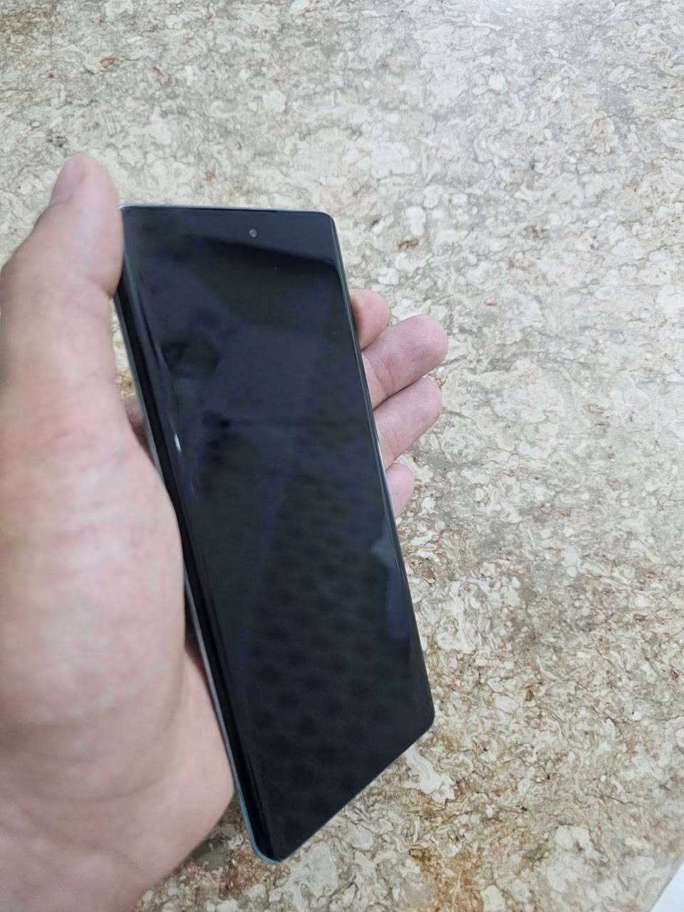 السلام عليكم♥️ 
 هونر x9c للبيع او مراوس بأيفون🌿 
جهاز كلش جديد ونضيف🌿 
بدون ملحقات🌿 
سعرة 360 الف و بي مجال بسيط للشراي👍
*********** 📞

نص مكتوب في الصور:
- حول الهاتف MagicOS المعالج المركزي Snapdragon 6 Gen 1 اسم الجهاز HONOR X9c ذاكرة الوصول العشوائي ٨,٠ غيغابايت ٨,٠+ غيغابايت Honor RAM Turbo بطارية السيليكون والكربون mAh 6600 شاشة بتقنية حماية البصر من Honor ٢٧٠٠ x ١٢٢٤ المساحة الفارغة ١٩٨,٣٢ غيغابايت وحدة التخزين الداخلية الإجمالي ٢٥٦ غيغابايت الموديل BRP-NX1 رقم الإصدار 10.0.0.166(C185E6R6P1) GPU Turbo MagicOS إصدار 10.0