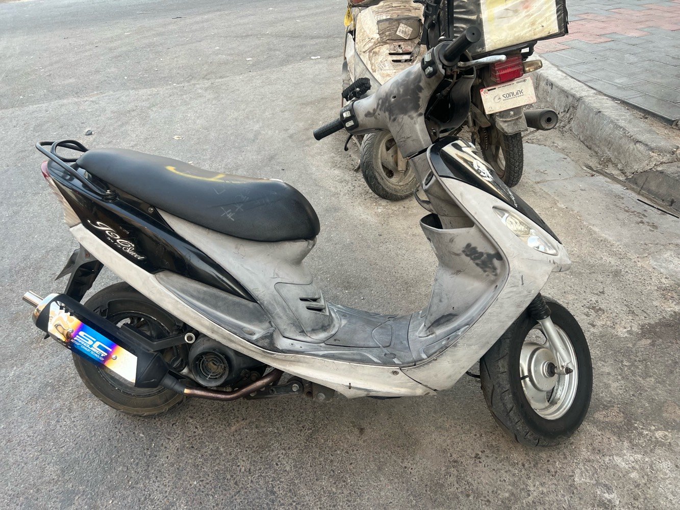 دراجه منغولي للبيع السعر 600 العداد ميشتغل ول كابريتر وصخه وبيها صالنصه رياضي ولبلادي موجوده إذا تريد الشراي يتصل ***********
@ HI

'***********