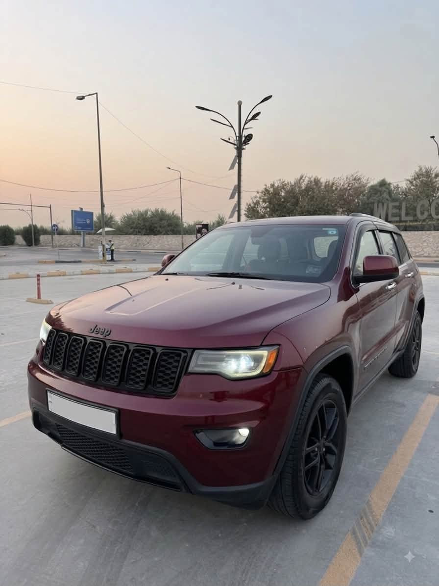 السلام عليكم
للبيع فقط بدون مراوس 

 جيب جراند شيروكي  … 2020 

🇺🇸 وارد أمريكي

🔹 محرك V6 3.6L

🔹 كير أوتوماتيك 8 سرعات

🔹 دفع رباعي 4×4

🔹 داخل جلد بيجي 

🔹 مقاعد أمامية كهرباء

🔹 شاشة كبيره 

🔹 كاميرا خلفية

🔹 حساسات أمامية وخلفية

🔹 مثبت سرعة 

🔹 مراقبة النقطة العمياء

🔹 تشغيل ودخول ذكي

🔹صندوق كهرباء

🔹 مازدات LEd

🛠️ الحادث: جاملغ وباب السائق .+ صبغ باب خلفي 
                    بارد بسيط مكانين بجهه الصدر 

🚘 السيارة جاهزة بدون نقص صدر امامي خلفي جديد 
تايرات جدد 
سيرفس كامل بيها .. 

السعر.  20500$ وبيها مجال بسيط 

📞 للاستفسار : ***********
