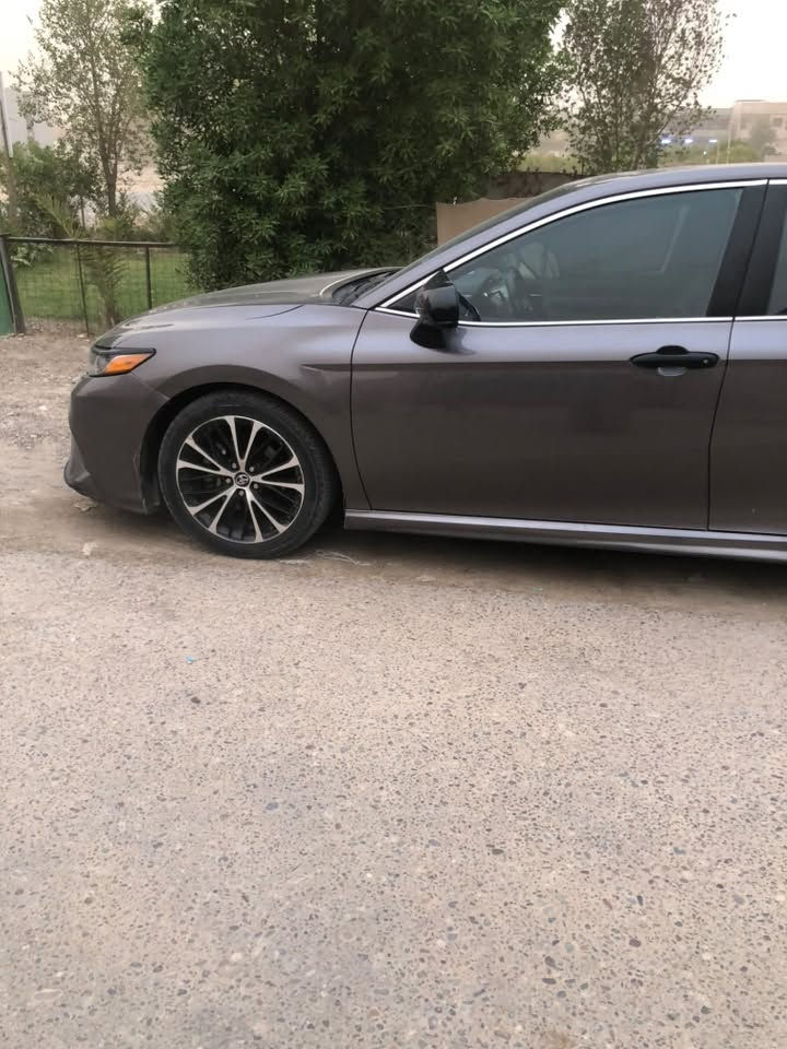 السلام عليكم
من رخصة الادمن 
‏Toyota Camry SE Plus 2018 
مرقم أربيل تحويل مباشر
محرك  2500 
4 سلندر
اللون نفطي
المواصفات/// 
فول بس مو بصمة تشغيل
سلايد روف 
ويل كروف
داخل جلد رصاصي
كشن كهربائي
تحذير مغادرة المسار
تحذير من الاصطدام الامامي
رادار أمامي 
توقف ذاتي
تحديد مسار
مثبت سرعه
نقاط عمياء
تحكم ستيرن كامل
تبريد ثلج
شفتات بالستيرن
كاميرا خلفيه
شاشه كبيره 
مرايه تعتيم ذاتي
لايتات امامي زنون بلادي
ارباكات بركة
وبعد هواي مواصفات بيهة 
السياره جاهزه اي نقص مابيها
السيارة كلين تايتل 
وارد امريكي 
للاستفسار ومعرفة السعر 
الاتصال على الرقم 
***********
السعر المطلوب 185
