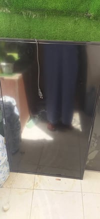 شاشات عدد 2 عاطلات الشاشات حجم 43 ال جي والثانيه حجم 50 وادي اريد ابيع...