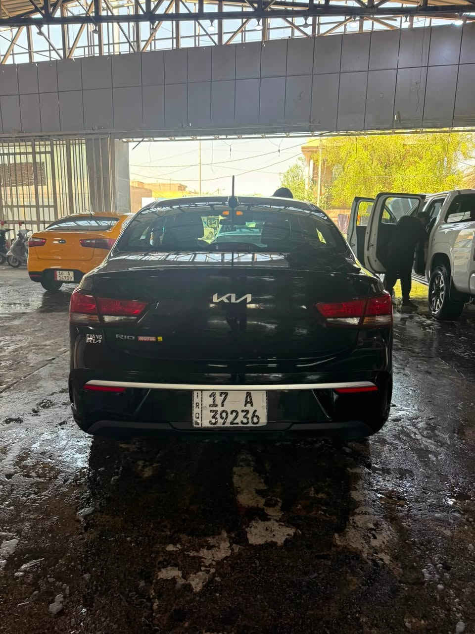 كيا ريو موديل ٢٣ امريكي
ماشية ٣٥ الف حادثها چاملغ فقط بدون ايرباكات 

السيارة كاملة من كلشي 

تخم تايرات جديد 

مكينة كلش نظيفة 
كهربائيات كاملة

وهواية تفاصيل حلوة بيها

سعرها ١١٨ $ وبيها مجال 

***********
