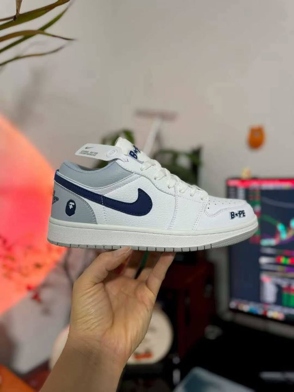 جملة فقط 📢
المظهر الأنيق يبدأ من الحذاء الصحيح! 👟✨
​إذا كنت تبحث عن التميز وتفاصيل تخطف الأنظار، حذاء Louis Vuitton x Nike Air Force 1 هو خيارك الأول.
​استوردناه خصيصاً في رحاب العربية للاستيراد والتصدير لنضمن لك:
✅ أعلى درجات الجودة والمطابقة.
✅ راحة تامة طوال اليوم.
✅ بوكس التغليف الفاخر والملحقات الكاملة.
​⏳ الكميات وفيرة 
📩 أرسل معلوماتك للحجز
​📲 واتساب الحاويات الكاملة : [***********]
📲 واتساب حجز الجملة :
[***********]
📌العنوان بغداد حي الجامعة خلف المستشفى الملكي 
#جملة #اكسبلور #احذية 
#شركة_رحاب_العربية
#شركة_المنافس_للبضائع_الاوربية
