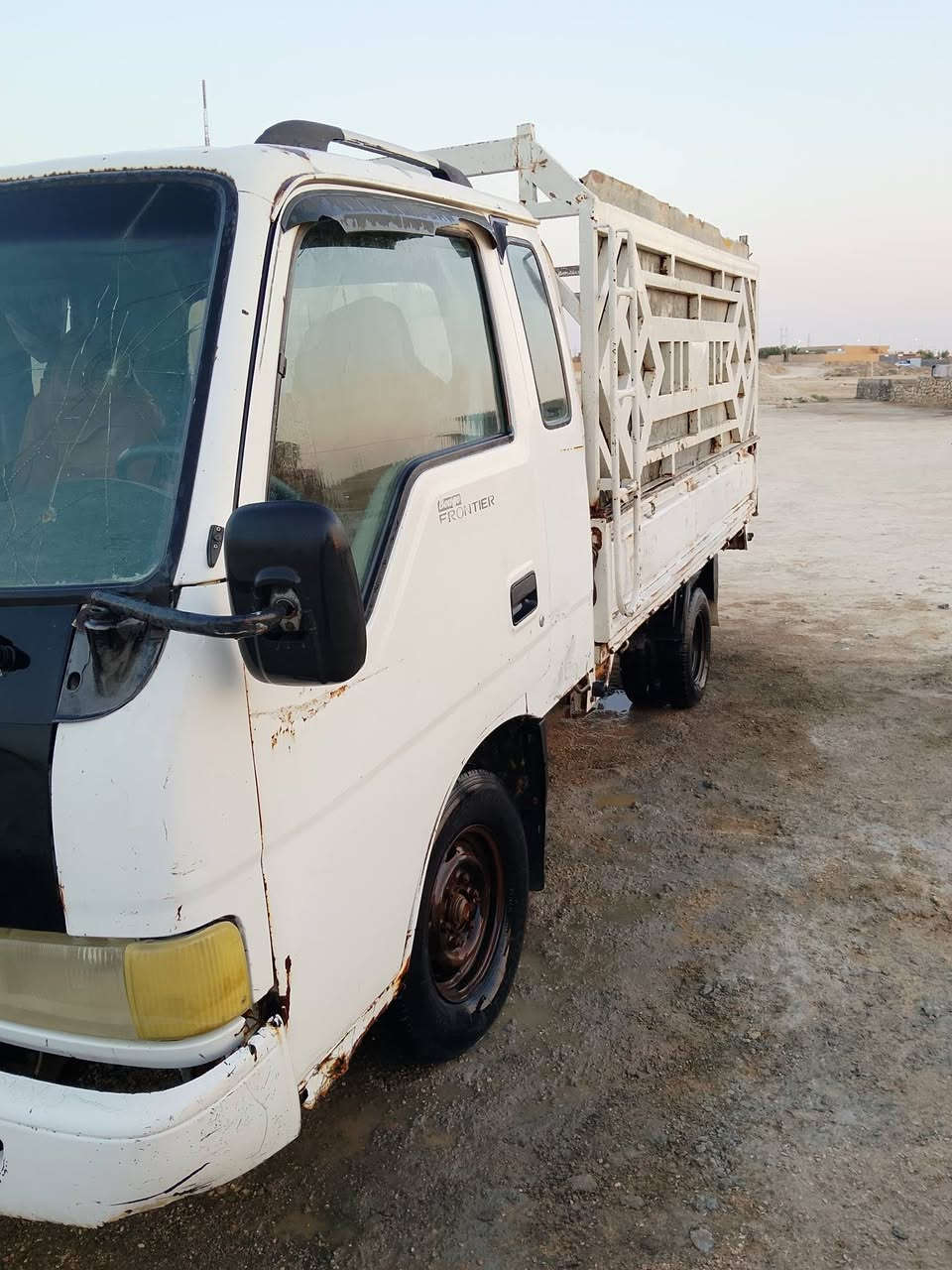 فونتيره للبيع موديل 2000 كير مكينه اكسل شاصي كله فول السعر 25 وبيه مجال بصيط لمكان حديثه تواصل ‏‪***********‬‏
