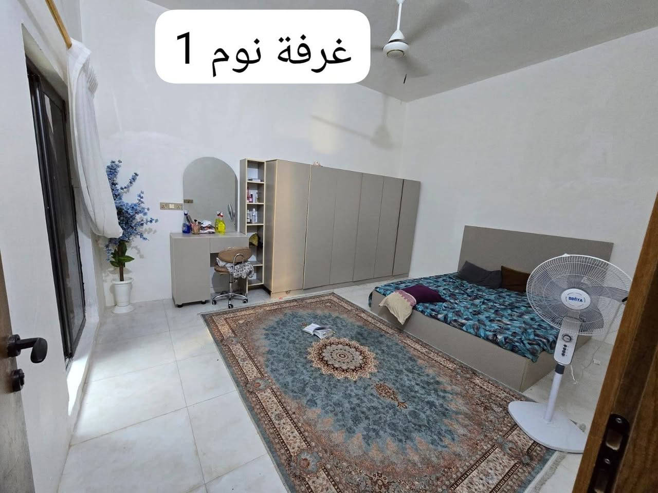 بيت للبيع في حي العتبة 200متر طابق ونص بناء حديث سنه 2026
يتكون الطابق الارضي من غرفتين وصاله واستقبال ومطبخ وحديقه داخليه وصيحات داخليه  وحمام 
الطابق الثاني غرفتين وصحيات 
مميزات 
*يبعد عن الشارع 60 الشارع  العام 60 متر عرض شارع 12 متر 
قريب عن مجمع المروج السكني 
* البناء حديث البخ 3 مراحل سمنت وجص وبورك 
* الارضية بورسلين هندي 
* كونكريت مسلح c30كربلاء
* الابواب تسكام mdf  والالمنيوم و pvc
* تاسيس الماء والمجاري شركه سمارت 
... خدمات 
ماء وكهرباء ومولد لاستفسار مراساله ع وتساب ***********
