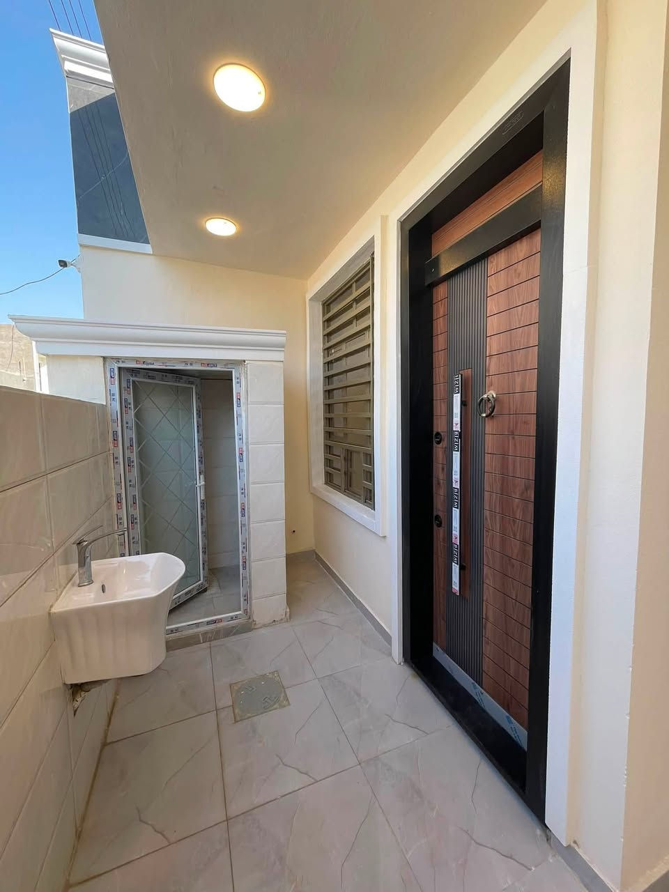 🏠#للبيع_بيت_100متر واجهيه 6،متر نزال 16،76متر
🏗️بناء طابق ونص 

📍العنوان #بغداد_الدور_البوعيثه
⬅️مجمع العيثاوي

🔹يحتوي البيت على؛
✅غرف منام 2-
✅ستقبال-
✅مطبخ-
✅ صاله-
✅مجمع صحيات 3-

🔴 ملاحضه البيت جاهز للسكن ✨ 

🔹نوع العقار طابو زراعي سند 25 اقرار محكمه

🔴السعر 114 ""مليون 

🔹البيت واضح بصور للاستفسار خاص او الاتصال على الرقم  
 واتساب ♦️***********♦️
