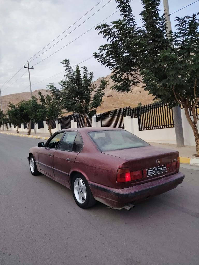 بي ام ٥٢٥ • توماتيك • ماروني