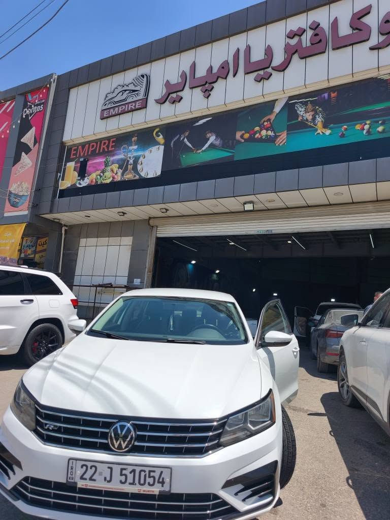 فولكس واگن باسات موديل ٢٠١٨ رقم اربيل الماني جديد وماعليها اي غرامات او مخالفات
امريكي كلين تايتل بدون ضرر
المواصفات:- محرك 2.0 لتر تيربو TSI
عداد المسافة ٧٩ الف قابل للزيادة 
فول مواصفات
رادار امامي + مثبت سرعة تفاعلي + مانع تصادم امامي 
رادارات جانبية + نقاط عمياء 
رادار خلفي + تحذير من التصادم الخلفي + التحذير من المرور الخلفي للاشخاص والسيارات
كاميرا خلفية 
مقاعد جلد اسود 
مقعد السائق كهربائي + دعم وضعية القطنية 
شفتات رياضية بالمقود 
تحكمات بالمقود 
ابل كار بلي + اندرويد اوتو + ميموري خزن ذاكرة 
مرايا كهربائية + مرايا تطوى عند الرجوع للخلف 
ريموت كنترول عدد ٢ (مفتاح سويج) 
السيارة كاملة من غير نواقص كحدادية وگير ومحرك وكهربائيات واطارات وبطارية جديدة وكالة 
الملاحظات : تعديل بارد صغير في الباب الخلفي + بعض الخدوش البسيطة 
السعر المطلوب 150 ورقة مع المعاملة
الرقم : *********** كركوك, العراق
