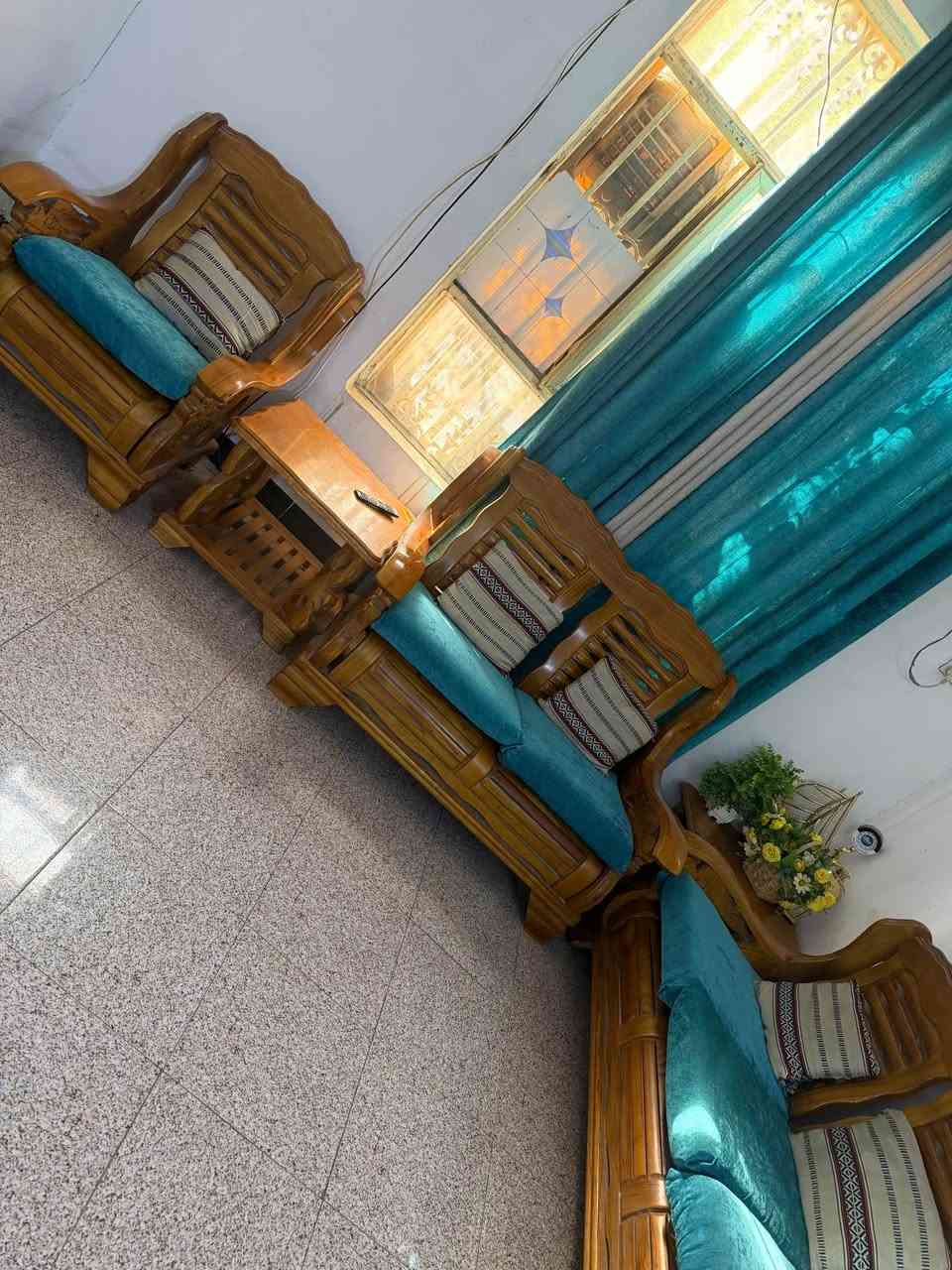 تخم 7 مقاعد وطبلات 2 كبار خشب زان جديد كلش سعره 250 ودوشك قياس 110*200 جديد مامستخدم ابد سعره 40 و2 صوبات نفطيات ياباني نظيفات وشغالات الوحده ب 50 للاستفسار 
*********** النجف, العراق

