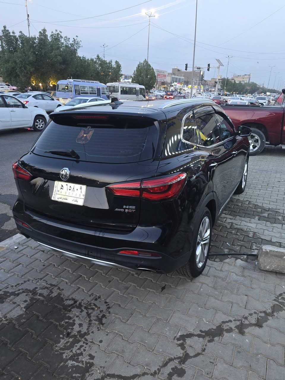 سيارة MG HS للبيع جوا السوك خواتها 140 اقل شي اعلى مواصفات سيارة رياضية وعالية هاي مو ZH هاي تختلف فئة تروفي مواصفات الماني :للبيع سيارة ام اجي HS MG 2020 تروفي
#للبيع MG Hs 3.0T فول 1/1
‎‏

‎ المحرك : 2.0  توربو (بنزين)
مع امكانية تفعيل الدفع الرباعي.
سيارة فخمة جدا!
‎‏‎
العداد 55 الف كم 
خليجي من العراق الشركة الرسمية.

بيها تبديل باب خلف السائق فقط 
 
مكان السيارة: النجف 
 
جميع الصيانة الدورية معمولة لها:
المواصفات:
داخل جلد احمر 
محرك 2.0 تيربو
ناقل سرعة دبل كلتش 7 سرعات
قوة المحرك 231 حصان
عزم الدوران 360 نيوتن/متر
‏نضام AWD فور ويل
جنط 18 المنيوم
اطارات جديده
مصابيح نهارية LED
اضاءة ترحيبية
هاند بريك الكتروني ( بصمة هاند بريك)
مكابح انتظار الكترونية AutoHold
‏A.B.S
نظام الثبات الالكتروني ESP
نظام توزيع قوة الكبح EPD
نظام مكابح المنعطفات CBC
نظام مراقبة ضغط الهواء في الاطارات
نظام مساعد صعود التلال HAC
نظام مساعد نزول التلال HDC
نظام مكابح من كونتينتال
حساس خلفي
نظام ايقاف المحرك عند الانتظار Stop&Go
مرايا كهربائية مع تدفئة
اشارات في المرايا الجانبية
مرايا قابلة للطي كهربائيا
مقود جلد
فتحة تكيييف خلفي
نوافذ كهربائية مع فتح واغلاف اوتوماتيكي
مثبت سرعة
بصمة
مقود قابل للتعديل
شاشة 10.1 انج
نظام ملاحة (نافيجيشن)
ثلاجة
بلوتوث
مداخل USB  مع شاحن
‏Android Auto
‏Apple Car Play
تحكم بالمقود
عادم مزدوج ( دبل اكزوزت)
ارضيات MG
كروم حول النوافذ
شبكة كروم
مرآة داخلية تعتيم
فلتر لتنقية الهواء و فلتر للغبار
مقابض كروم
حساس مطر
اغلاق النوافذ تلقائيا عند قفل السيارة
مصابيح امامية LED كريستال
مصابيح خلفية LED مع اضاءة تتابعية
اضاءة داخلية 44 لون
6 وسائد هوائية
نظام كشف النقطة العمياء
حساس لكشف السير الجانبي عند الرجوع للخلف بالسنتمترات يطلع المسافة
انذار فتح الابواب للاطفال
مقاعد امامية كهربائية
مقاعد رياضية فاخرة مطعمة بالكنتارا
ناقل سرعة في المقود (بادل شيفتر)
تكييف الكتروني ثنائي المنطقة
فتحة سقف بانوراما
حقيبة كهربائية شفط (دبة كهربائية)
شاشة عدادات 12.3 انش
4 أنظمة قيادة سبورت/قياسي/اقتصادي/مخصص
نظام قياد Super Sport للسرعة الفائقة

 
السعر 127 ورقة 

الاتصال
***********

سيارة MG HS للبيع جوا السوك خواتها 140 اقل شي اعلى مواصفات سيارة رياضية وعالية هاي مو ZH هاي تختلف فئة تروفي مواصفات الماني :للبيع سيارة ام اجي HS MG 2020 تروفي
