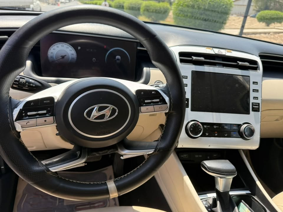 هيونداي توسان موديل 2024 — خليجي🇦🇪
⚙️ محرك 2000 CC
🚗 دفع أمامي FWD
🎨 لون أبيض 🤍
🛣️ ماشية 44,500 كم

✨ المواصفات والتجهيزات:
• الترحيب عند الاقتراب من السيارة
• شاشة CarPlay 📱
• شحن لاسلكي Wireless Charging
• تحكم ستيرن 4 جهات
• مانع انزلاق
• حساسات أمامية وخلفية
• مرايا كهرباء + إشارات بالمرايا
• كرسي السائق كهرباء
• كرسي الراكب الأمامي كهرباء
• تبريد خلفي
• بردات خلفية أصلية + بردة الصندوق
• نظام توقف/مساعدة عند نزول المنحدرات
• هاند بريك إلكتروني ببصمة
مانع نزول منحدرات 
• كاملة المواصفات 🔥

✅ سيارة نظيفة ومرتبة جداً
✅ استخدام شخصي ومعتنى بيها
✅ تحويل باي مكان 
✅ بيها بعض الملاحظات عند الاتصال ابلغك بيها 

💰 السعر: [على الخاص]
📍 الموقع: [حي حطين نفق الشرطة]
📞 للتواصل:    ***********
