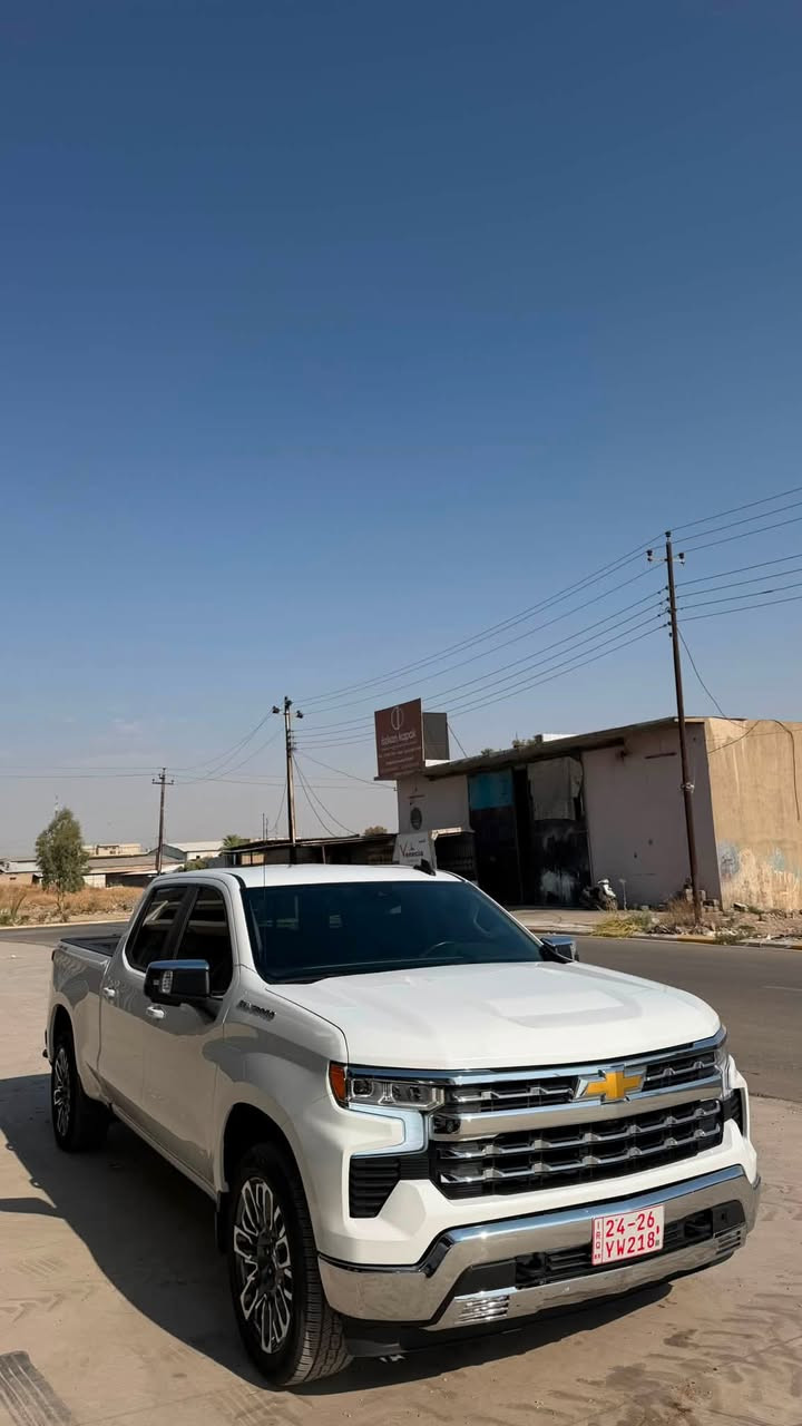 2024 CHEVROLET SILVERADO LT
اللون :- أبيض
الموديل :- 2024
سعة المحرك :- 5.3L بنزين V8
المسافه المقطوعه :66500 KM
مواصفات السيارة :- LT
دفع رباعي AWD 4*4
#الإضافات 
*   شاشه كبيره نفكيشن
* كير تعليق 
*   وَيْل دينالي
*   كاميرات محيطيه (360° )
*   تحكم سرعه
*  تحكم مسجل
*   كشاف
*   تشغيل عن بعد
*   بصمه
*   كراسي كهرباء
*   هاند بريك كهرباء
*   حساس أمامي وخلفي
*   تدفئة المقاعد
* الحادث حافة البوند صبغ والجاملغ الأمامي تعديل
* المكان موصل معارض الجديدة معرض RTR
* رقم التليفون ***********
