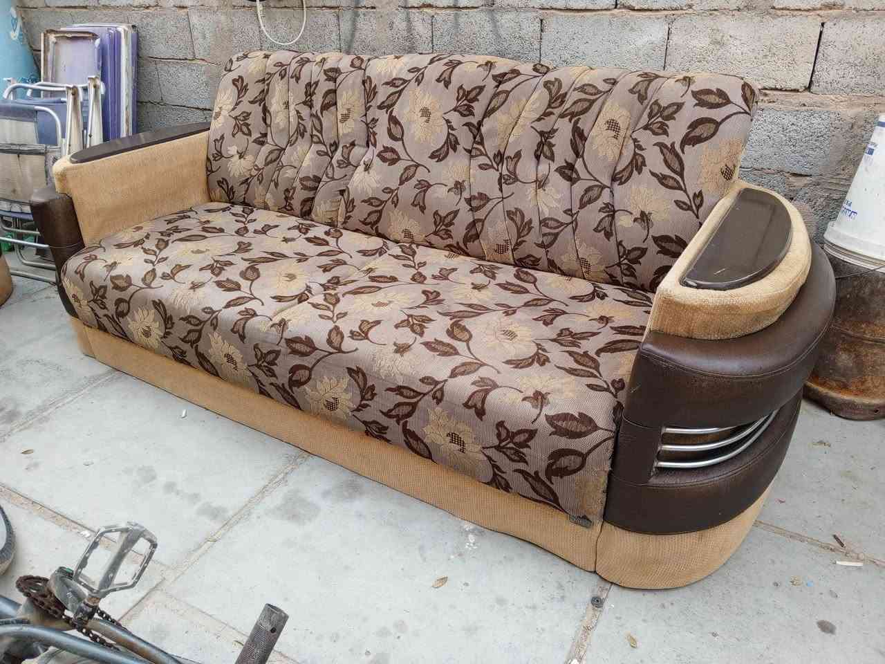 تخم 12مقعد جديد مابي اي ضرر
سعره 275 
***********
