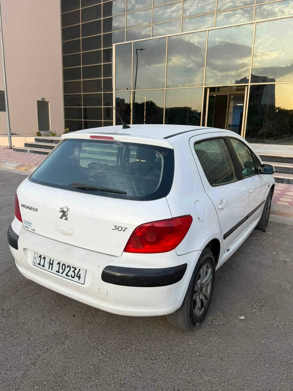 بيجو ٣٠٧ فرنسي ٢٠٠٦
بابين وجاملغ صبغ 
مكينه كير تبريد صدر كله مكفول 
سياره جاهزة تبريد ثلاجة 
سعر ٤٩$ 
رقمً انكليزي جديد باسمي هزه جديده 
مكاني بغداد عامرية 
***********
