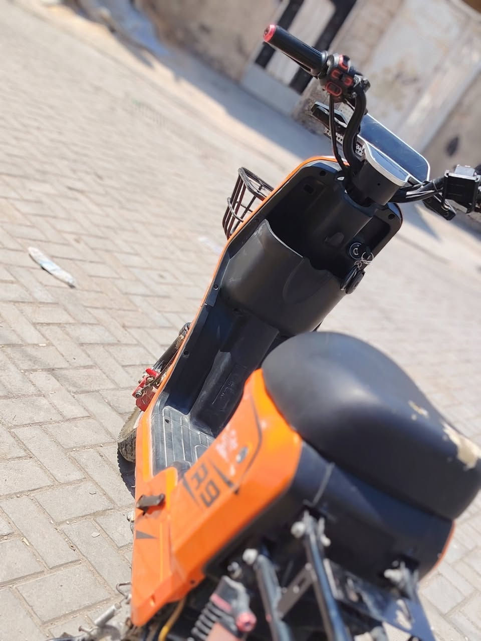 سلام عليكم عندي دراجه شحن لبيع نوع ار تسعه جديده بطرياته جدددددددد دراجه كامله مكمله حلوه بيه نضام R
4سرعلايت عالي ناصي هورن تايرات جدد شاره يمنه يسره دبل شاره بكاني بغداد بل مدينه لسعر 325وبيه مجال لطيبين رقمي ***********
