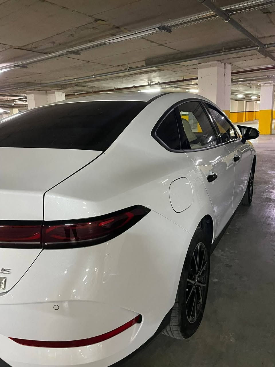 بۆ فرۆشتن: BYD Qin Plus 2025
سەیارەیەکی ئابووری، مۆدێل بەرز و زۆر پاک!
 مۆدێل: BYD Qin Plus
 ساڵ: 2025
  ڕەنگ: سپی(ناو زەرد - جلد)
 مەودای ڕۆیشتن: 11,500 کیلۆمەتر
  جۆری بزوێنەر: هایبرید (کارەبا و بەنزین)
تێبینی لەسەر لەش و لار و پێکهاتە:
  ویلەکانی گۆڕاوە و ریمی بۆ دانراوە.
  چاملغی سەرەوە یەک لەیدرانی هەیە (نزیکەی ١ بستی سبخ و ١ بستی سندوقی مەحجوونی هەیە).
  بێ ژوورە و بێ ئەیرباگە.
  بە شەرتی فەحس و سۆنەر.
 موسەفەقاتەکان:
 سیستەمی سەلامەتی: Auto Brake (ڕاگرتنی خۆکار).
 فێنککەرەوە و گەرمکەرەوە: تەبریدی مەرکەزی + ساردکەرەوە و گەرمکەرەوەی کورسی.
تەکەنۆلۆژیا: شاشەی گەورە، پۆرتی Type-C، وایەرلێس چارجەر.
کۆنتڕۆڵ: ٢ سویچی زیرەک + کارتی تایبەتی BYD.
شوێن هەولێر 
سعر  129 $ مجال
7825412184

🚘 **للبيع BYD Qin Plus 2025**

▫️ موديل: 2025
▫️ الممشى: 11,500 كم
▫️ هايبرد (بنزين + كهرباء)
▫️ اللون: أبيض، داخلية جلد أصفر
▫️ اقتصادية ونظيفة جداً

**المواصفات:**
✅ شاشة كبيرة
✅ شحن لاسلكي + Type-C
✅ تبريد وتسخين المقاعد
✅ تكييف مركزي
✅ Auto Brake
✅ 2 مفتاح ذكي + كارت BYD

**ملاحظات:**
🔹 الرنكات مبدلة
🔹 صبغ في الجاملغ العلوي فقط، تقريباً بسطين (واحد سبخ وواحد صندوق محجوني)
🔹 بدون ضربة شاصي وبدون إيرباغ
🔹 البيع بشرط الفحص والسونار
سعر 129 $ مجال
📍 الموقع: أربيل
📞 ***************
