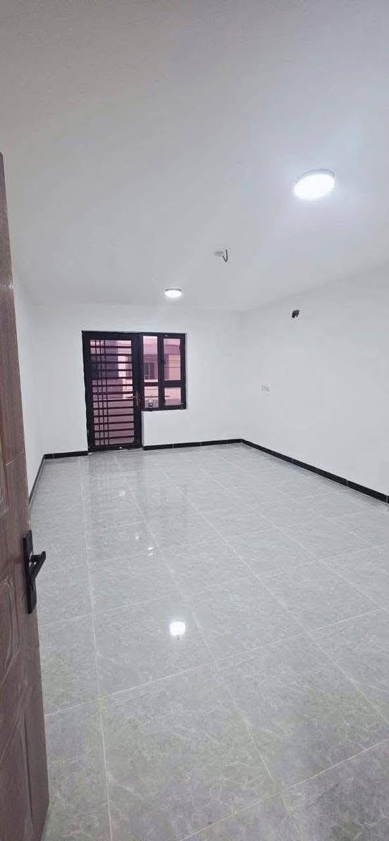 🔥بيييع مستعجل
🏠 بيت طابقين للبيع – الرمادي / مجمع السلام – الصوفية

📍 الموقع: مجمع السلام – الصوفية، قرب فلكة العلم
📍 شارع أربعين

🔹 مساحة العقار: 200 م²
🔹 شارع مبلط بعرض 15 متر
🔹 طابو صرف – تحويل مباشر
🔹 البيت طابقين

🏡 الطابق الأول:
• غرفتان
• صالة
• مطبخ
• ديوانية
• صحيات داخلية وخارجية

🏡 الطابق الثاني:
• غرفتان
• صالة
• صحيات

✨ المنطقة متوفرة فيها جميع الخدمات
🏫 مدارس
🛒 أسواق
وغيرها من الخدمات
💰السعر:125بيه مجال للشراي 

📞 للاستفسار اكثر مراسله الصفحة
