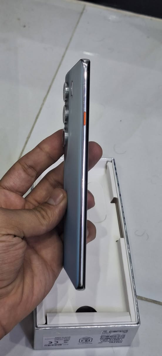 كامون ٤٠ برو 5G • ذاكرة ٢٥٦ • صحة البطارية ٩٨٪