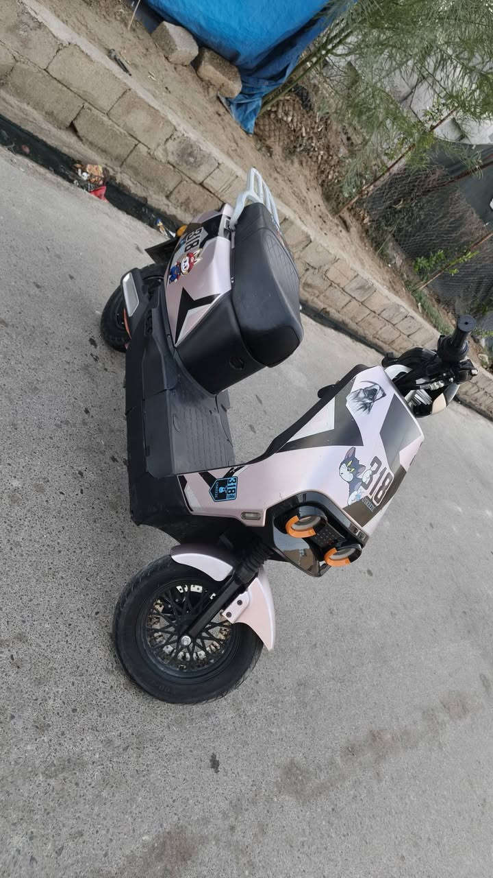 للبيع 318 موديل 2025 بطاريات 6 دبل انضاف  ملف 2000 سرعه 99 حقيقي 75 اربع نمر مطور مرتب وا كلو شغال مابيه اي عطل  الصوره ضالمته لن دنيه ليل 😅 مطور على وضع الشركه تعال افحص واخذ السعر 550وابيه مجال شي قليل مكاني موصل حي عدن رقم الهاتف *********** بيه واتساب
