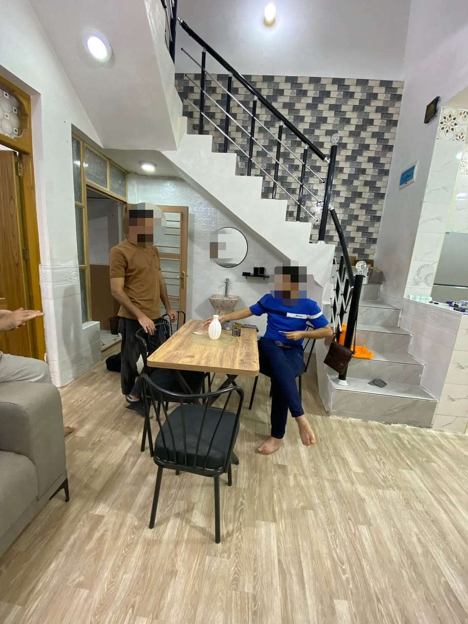 🏡دار للبيع🏡
المساحة: 100 متر مربع

✅ #طابو_زراعي_سند_25_أقرار_محكمه

السعر: 50 مليون  ( مع الأثاث )

الموقع: النجف الاشرف منطقة المزارع الاولى مقابل قريتة الغدير عمود 321 
شارع رقم 10

مواصفات البناء:

غرفة نوم وصاله ومطبخ واستقبال حمامات داخليه وخارجيه  

بناء مرتب (أساس + سقف كونكريت + طابوك)

الخدمات:#بعد_عن_سوق_100م

ماء كهرباء مدارس سوق تبليط مولد

للاستفسار والاتصال:
***********
***********
فيديو للبيت بأول تعليق
