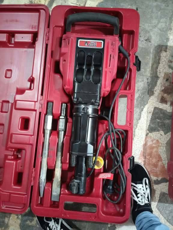 درين كسار همر اخو الجديد اسمه فول بور السعر 180 الف كوفه حي ميسان 
*********** النجف, العراق

