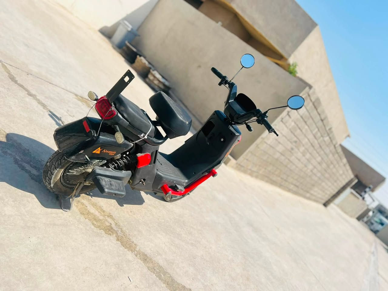 سلام عليكم دراجه شحن للبيع السعر ٢٢٥ الشراي يخابر عل رقم ‭***********‬
