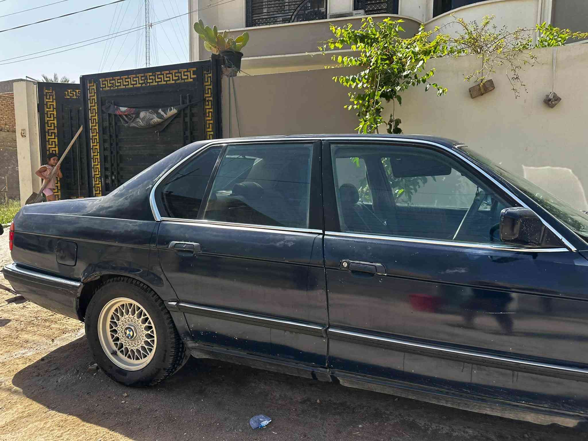 السلام عليكم
Bmw 735 
موديل 89 جاهزه كير محرك جديد كلش  وين ميعجبك اطلع 
حداديه نظيفه 
تخم تاير قبل شهر شاديهن 
دواخل نظيفه 
الكشر يحتاجله صبغ جارده بس 
مكانه بابل 
السعر 37 بي مجال 
***********
