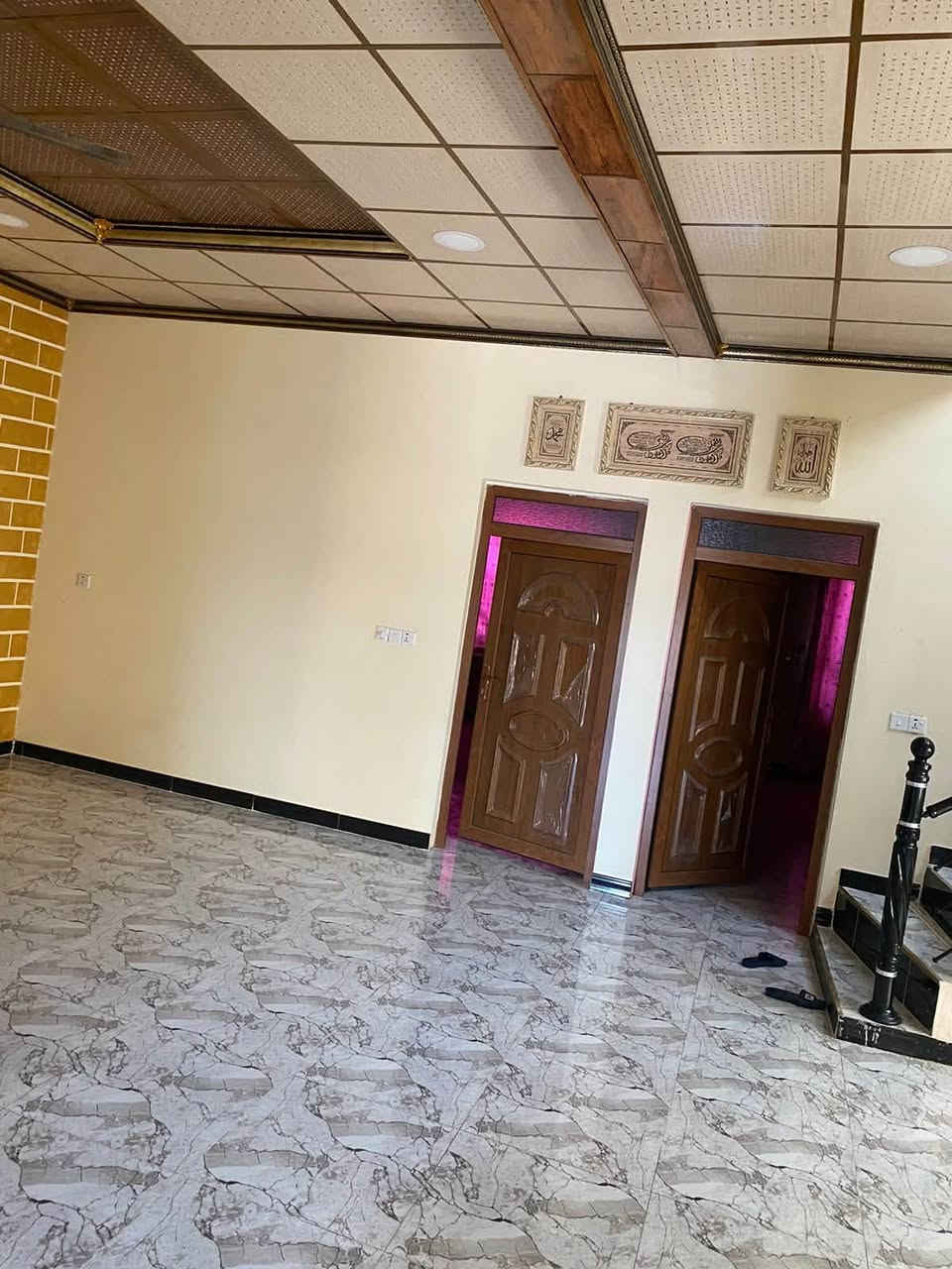 السلام عليكم 
بيت البيع 
الموقع بلور حوض المجبرجي قريب عل مدرست نبع الصافي
الموقع البيت عل حديقه وشارع عشرين 
البيت بنه حديث مساحت البيت 275 متر
تفاصيل البيت ستقبال + مطبخ + صاله عل عرض البيت 
غرفتين 5 في 4 طابق واحد البيت كامل مكمل سقوف 
شتايكر بيت جاهز 
السعر 125 ميلون وقابل التفاوض 
الستفسار ***********
