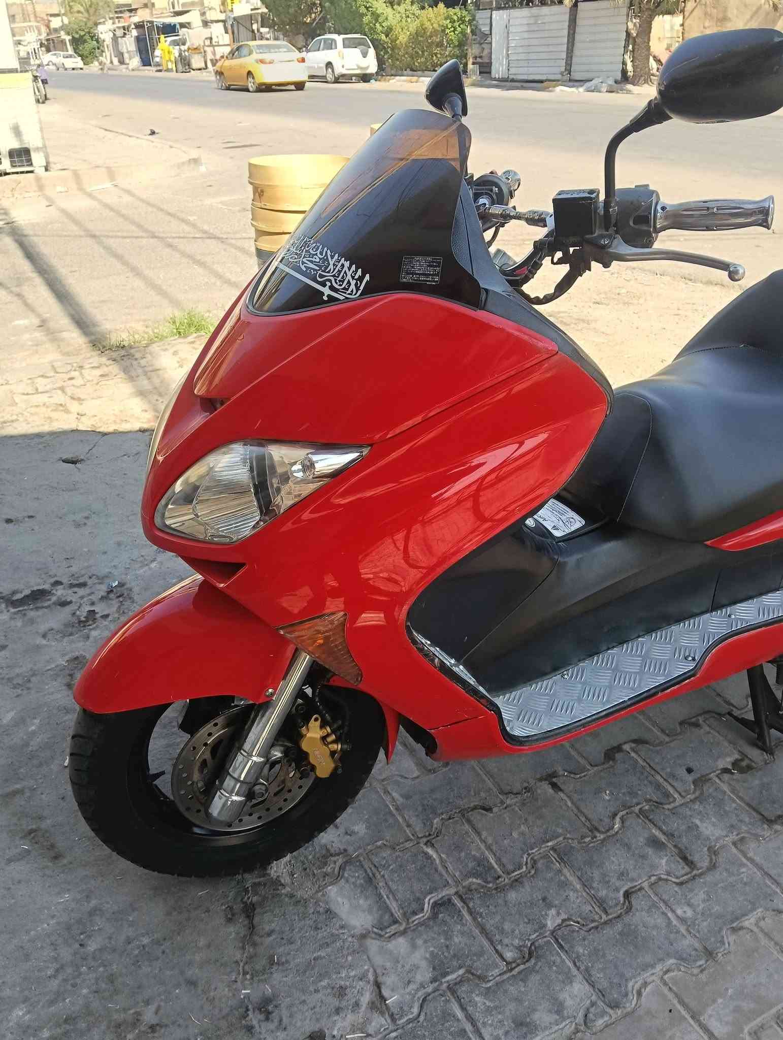 السلام عليكم دراجه فورزة 08 عميه للبيع شغاله نكره سعرها 850 وبيها مجال مكاني بغداد البياع تقاطع درويش رقم التليقون***********
