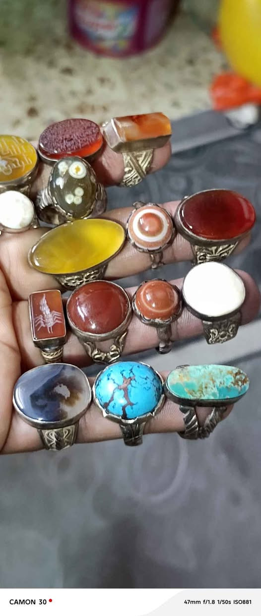 السلام عليكم مجموعة خواتم للبيع حلوات وصياغات حلوه سعر القطعه 50 بصرة *********** البصرة, العراق

نص مكتوب في الصور:
- CAMON 30 • 23mm f/1.8 1/33s ISO660
- CAMON 30 47mm f/1.8 1/50s ISO827
- CAMON 30  47mm f/1.8 1/50s ISO881
- CAMON 30 • 47mm f/1.8 1/33s ISO846