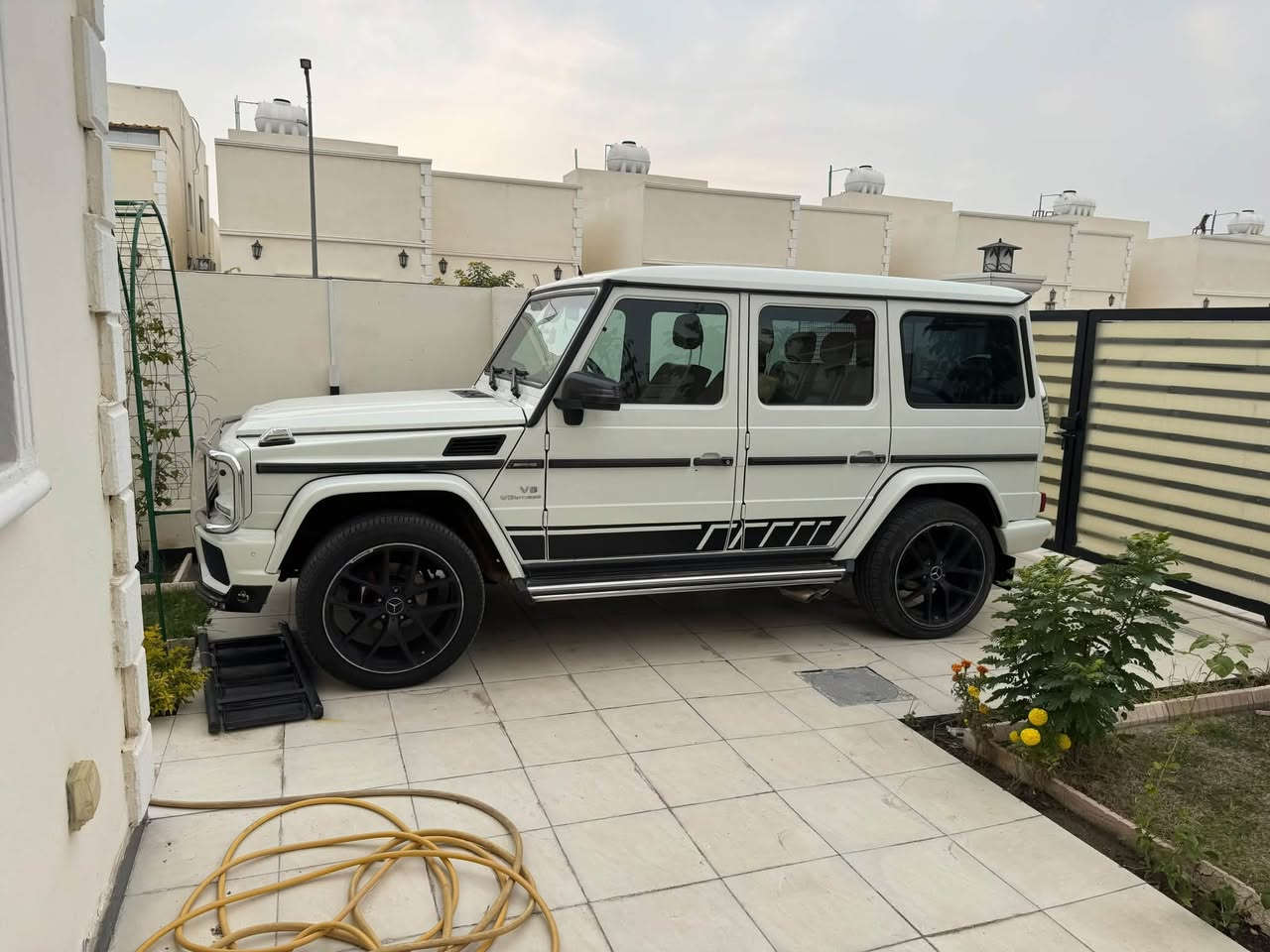 جي كلاس ٢٠١٣ خليجيه اصل بدون تحديث
مكفوله 
محرك وكير وحداديه جديده بالباكيت 
تخم تاير بريجستون ياباني جديد
مرايات وغطاء السبير والصاج الداخلي كله كاربون فايبر من الشركه
السياره فول مواصفات فتحه بالقماره كشنات كهرباء تدفئه وتبريد ومساج بالكشنات 
نقطة عمياء بالمرايات 
كلشي بالسياره جديد 
رقم بغداد باسمي 
ماشيه ١٤٠ الف حقيقي 
للتفاصيل اتصل على الرقم ***********
