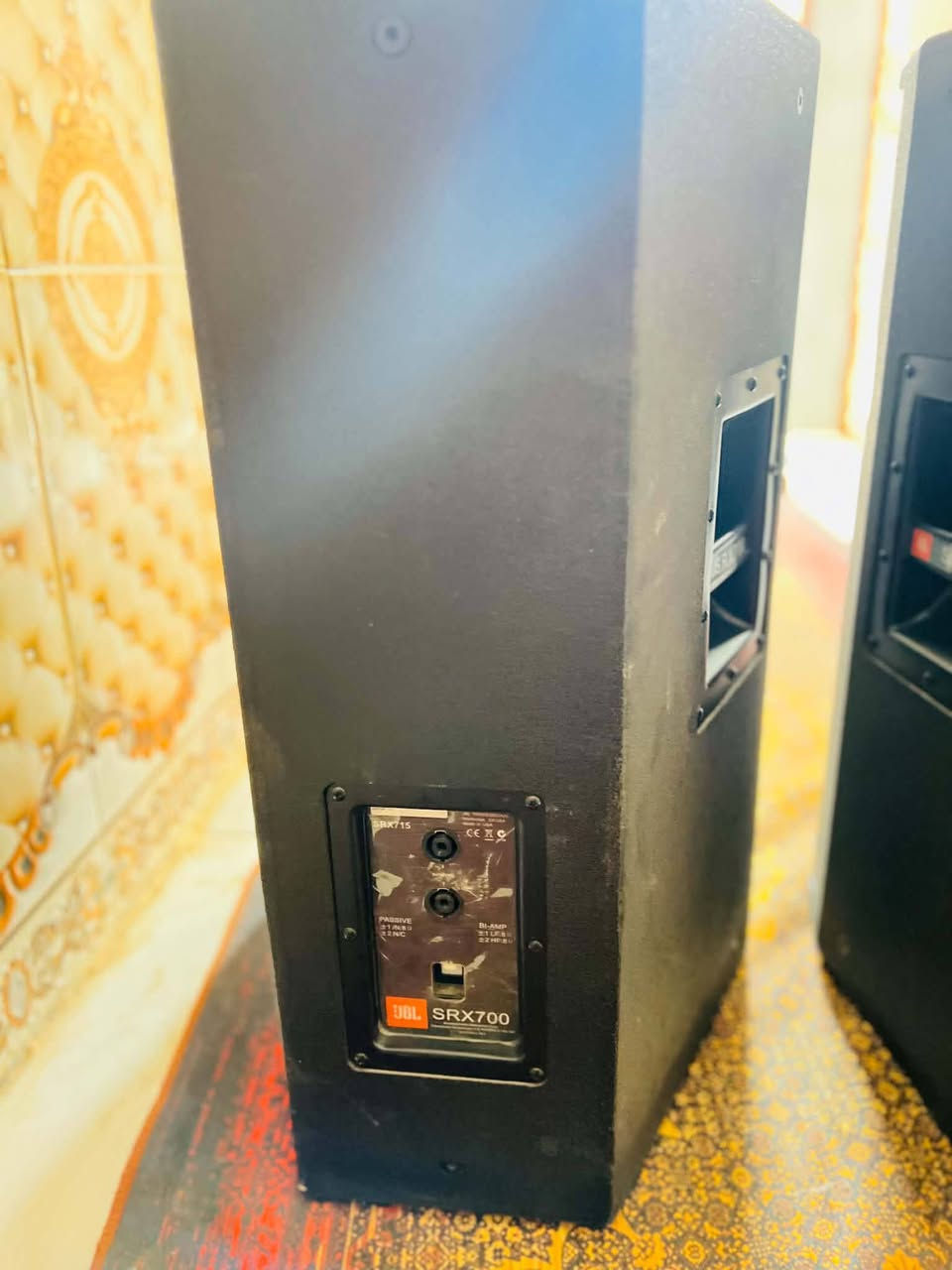 زوج سماعات جي بي ال SRX700 بعدهن بل كارتون ما مستخدمات للبيع ب 650 وبيهن مجال بسيط ***********
