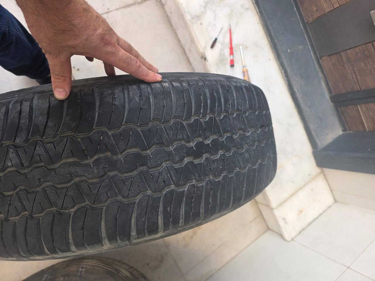 سلام عليكم ويل كب لاندكروز نضيف للبيع سعر 8 ورقات وبي مجال للاستفسار *********** مكاني بغداد السيديه
