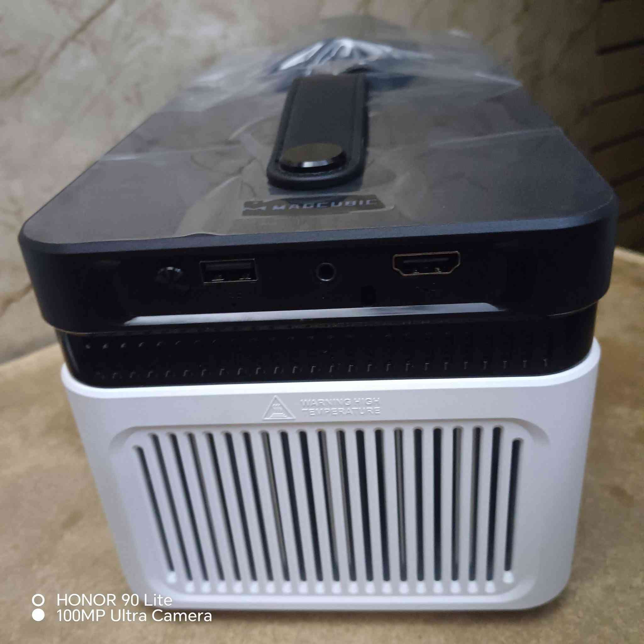 داتشو من شركة MAGCUBICو HDMI وUSB، كما هو ظاهر على العلبة. للتواصل و الاستفسار خاص مازنجر او على الرقم التالي ***********
