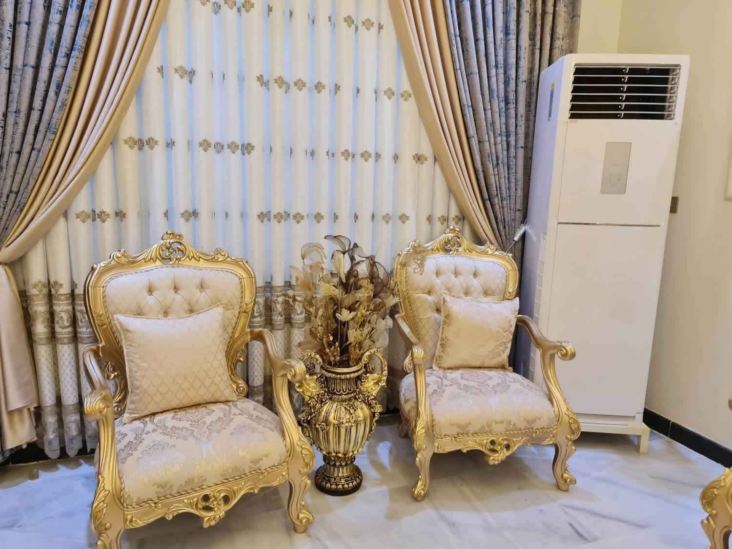 حي التجار البلديات
مساحه 200 متر واجه 10 ونزال 20

بيت ركن وتشجير جانبي وخلفي 

طابو ملك صرف

بيت بناء حديث 2023 درجه اوله

يحتوي ع 7 عرف نوم 

للاستفسار

***********
