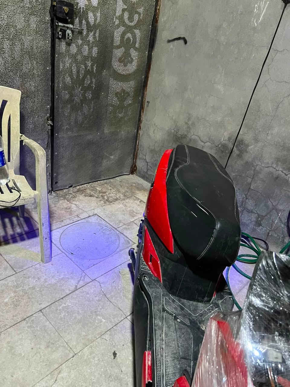 السلام عليكم دراجه للبيع سكنس رياضي
الدراجه ملف مالته ١٥٠٠
عدد البطاريات ٥ بطاريات مالته منفوخه بس شغاله 
السرعه مالته ٥٠ حقيقي
أبريك خلفي وأمامي دسك 
و العقل مالته نضيف 
و الملف نضيف 
السعر ٢٠٠ ألف وبيه مجال 
المكان بغداد حي الجهاد 
رقم الهاتف 
***********
